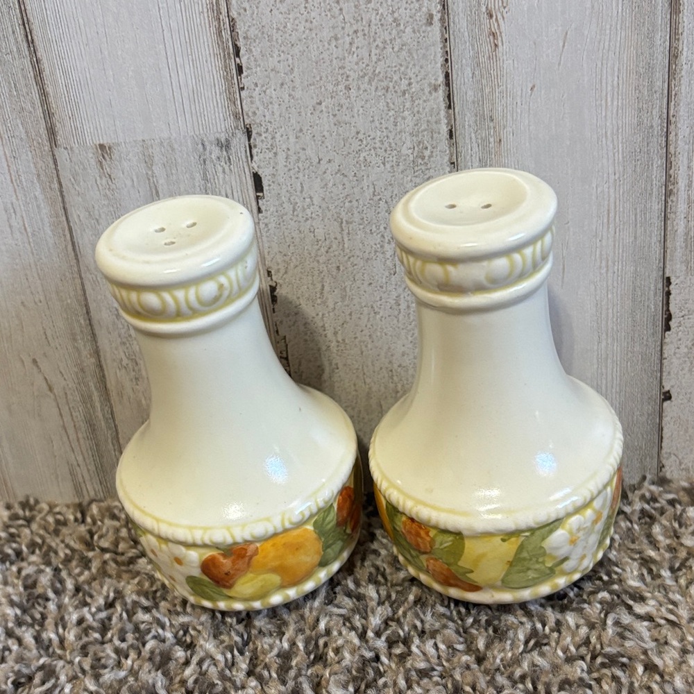 Vtg MCM Vernon Ware by METLOX Della Robbia Salt and Pepper Shaker Set California